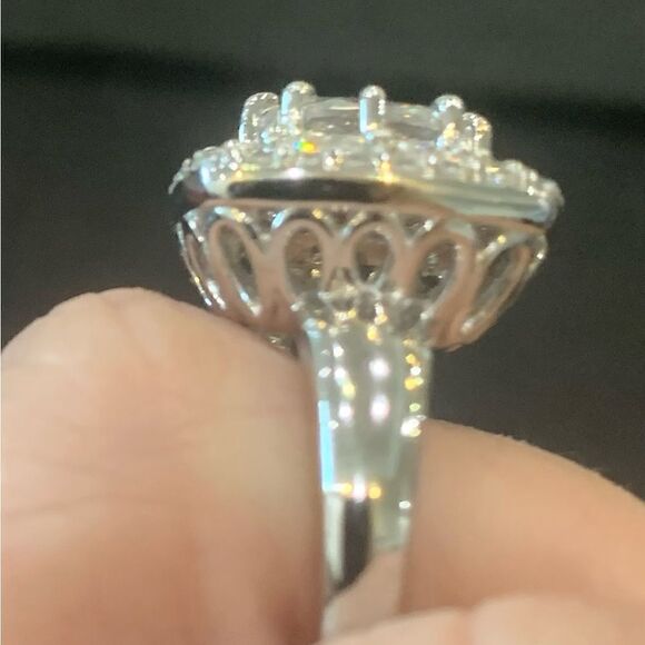 Gorgeous engagement or right hand ring . Size 7 . Rhodium plated. Cluster silver - Picture 5 of 6